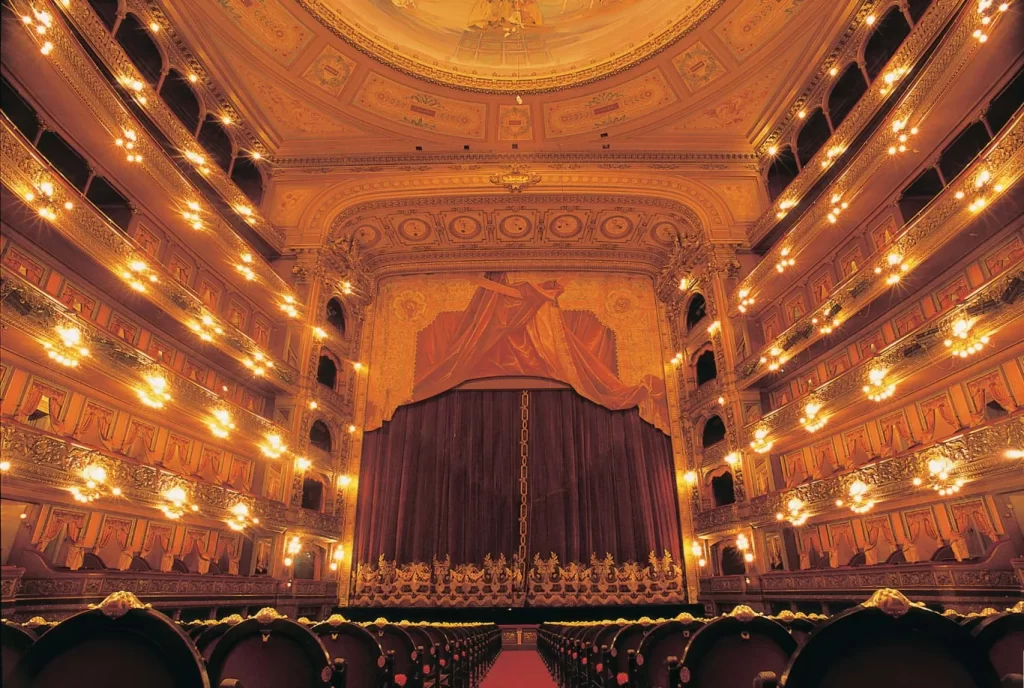 al teatro colon-Cts-Viajes