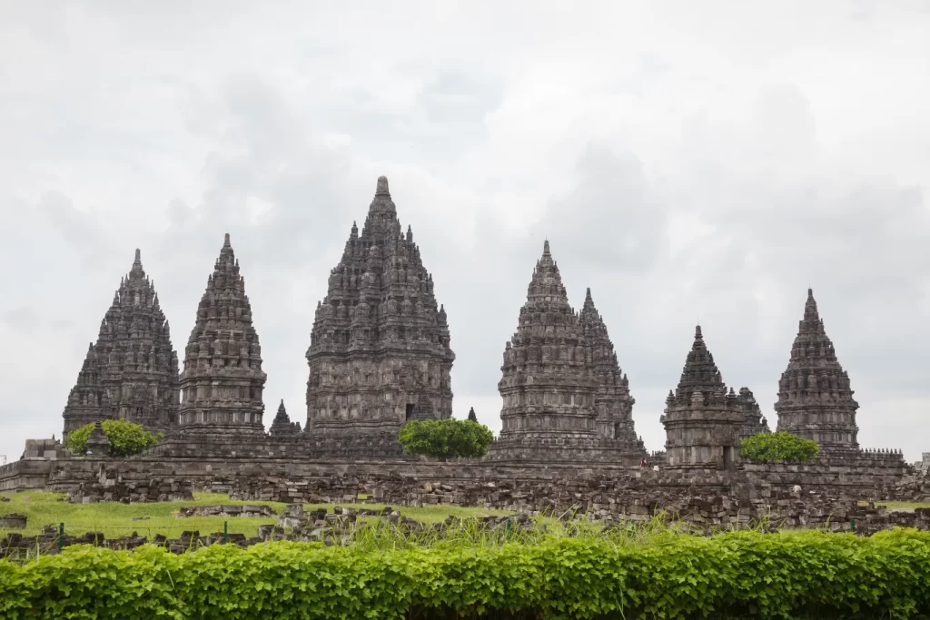 ruina-templo-prambanan-yogyakarta-java-indonesia